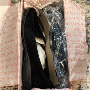 Abide casual flats new in box size 9 wide width